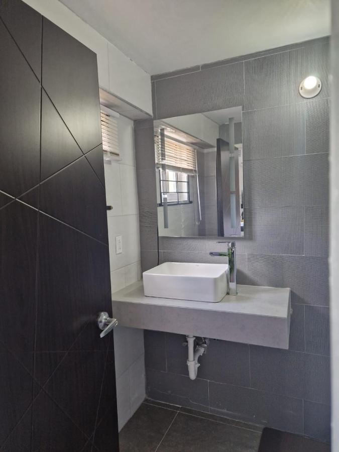 Amharic Otel Kingston Dış mekan fotoğraf